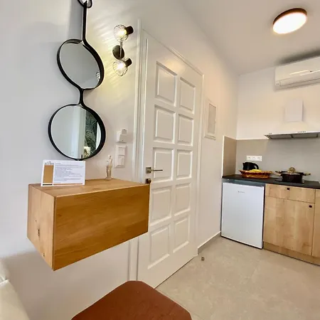 Διαμέρισμα Alykes & *